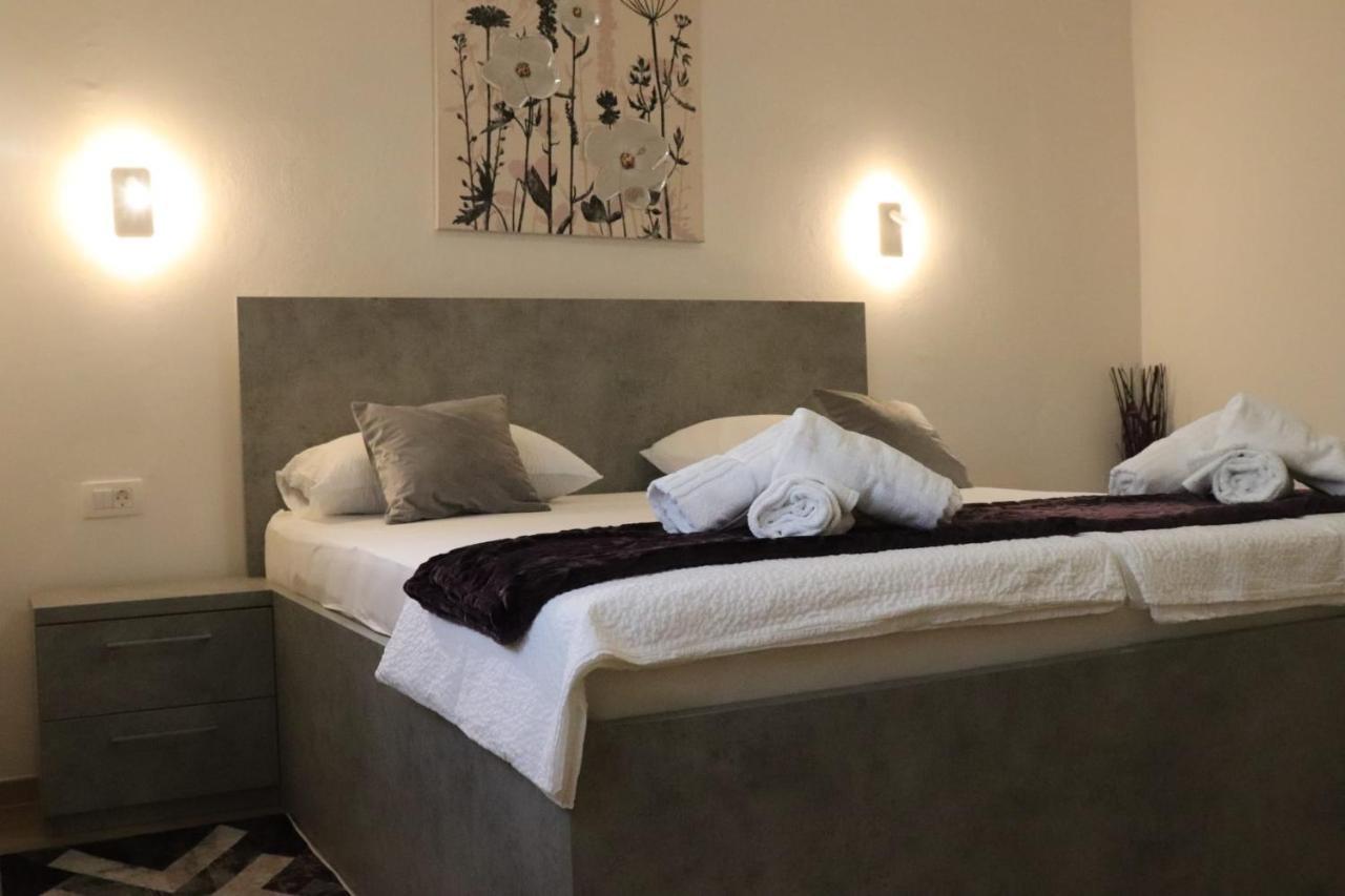 Mary- 2 Free Parking, Near Mall Of Apartment Split